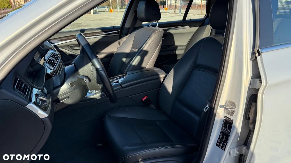 BMW Seria 5 525d xDrive Touring Luxury Line - 7