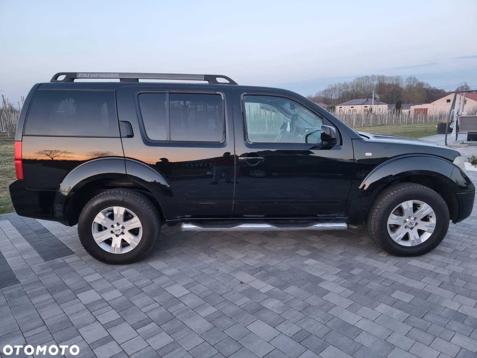 Nissan Pathfinder 2.5 D SE - 4