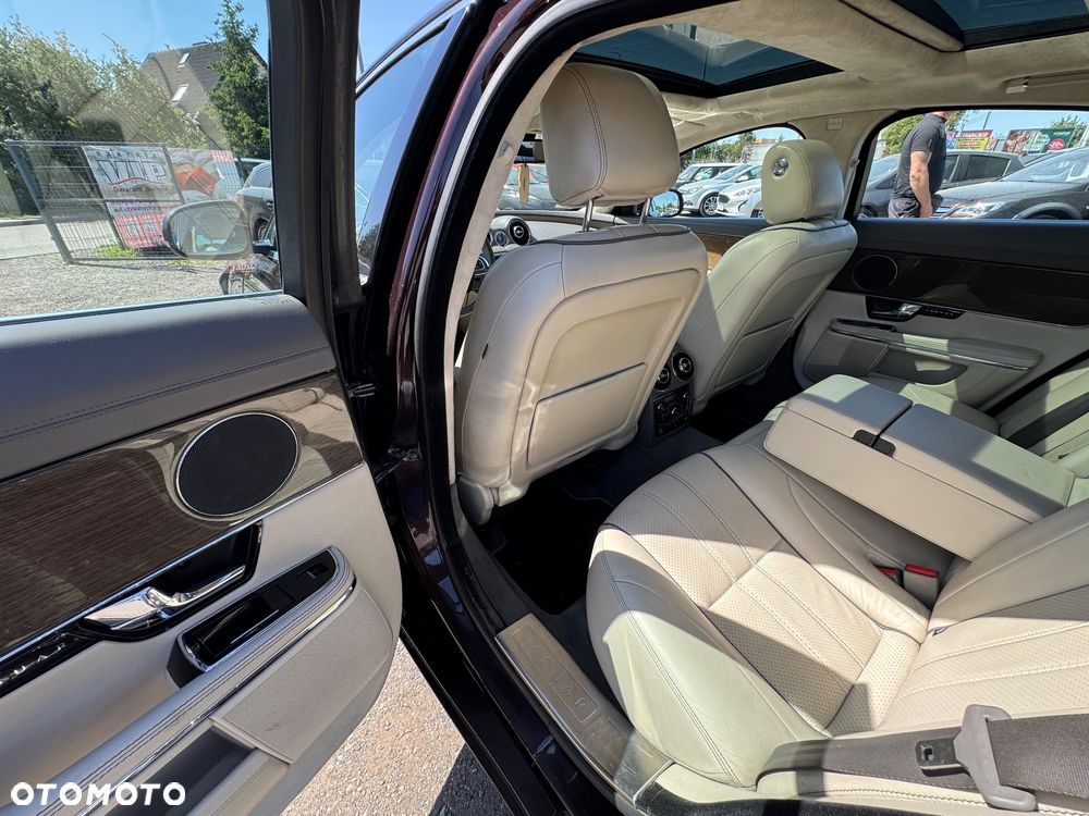 Jaguar XJ 3.0 D V6 LWB Premium Luxury - 32