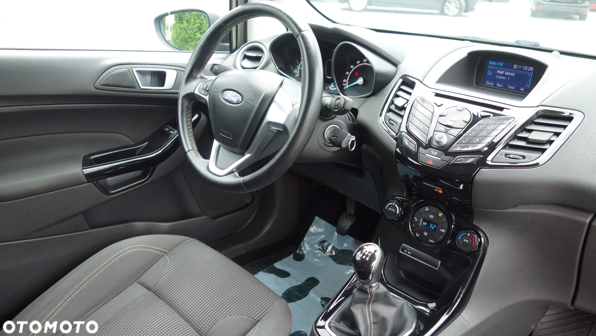 Ford Fiesta 1.0 EcoBoost Titanium - 28