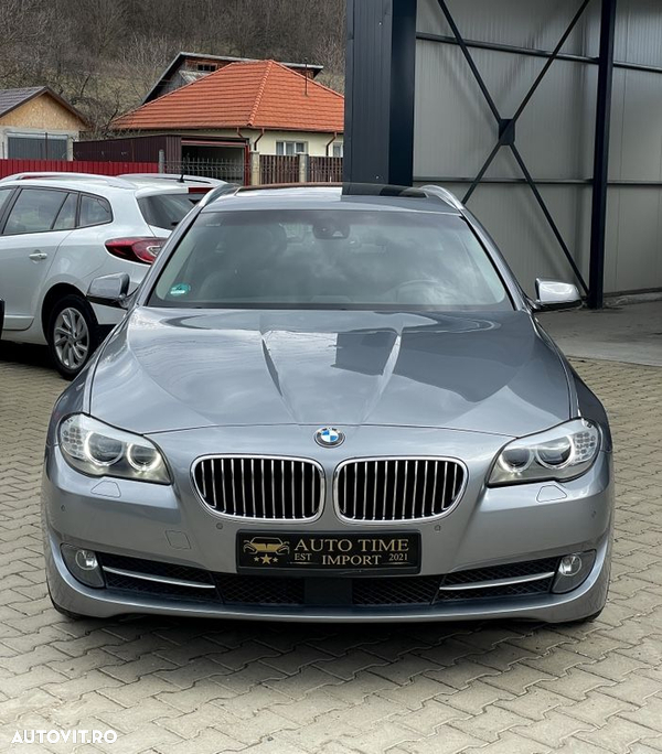 BMW Seria 5 520d Touring Aut. Luxury Line