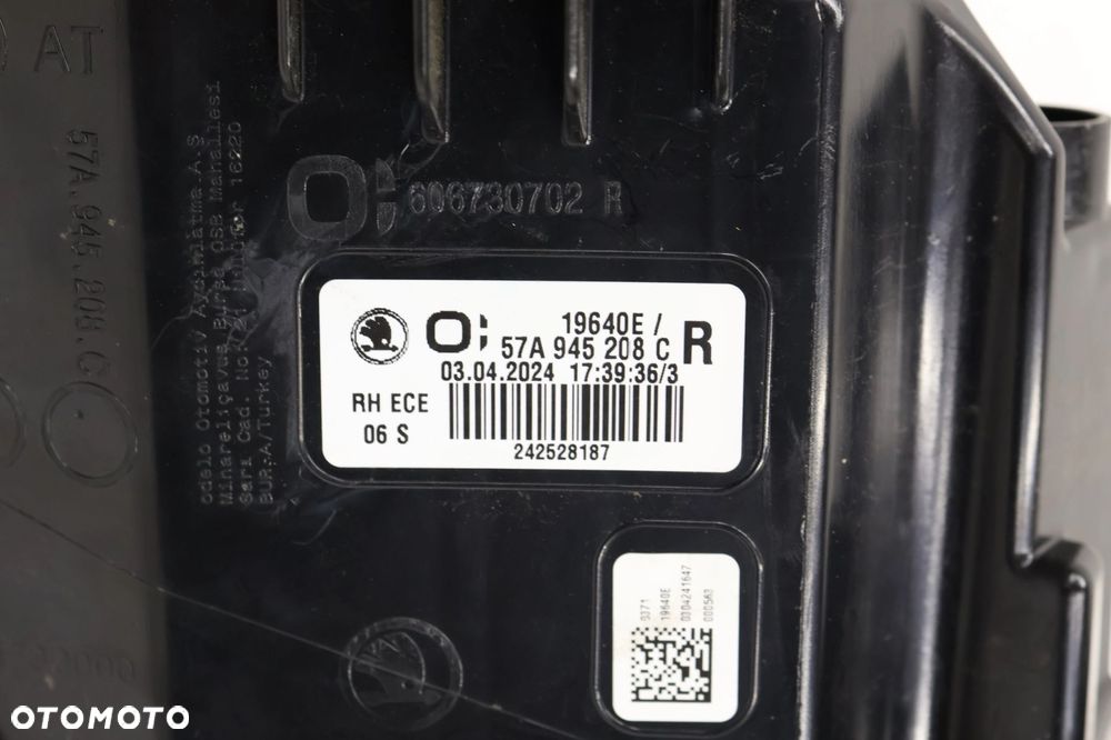 Skoda Karoq lampa tył prawa 57A945208C lift - 2