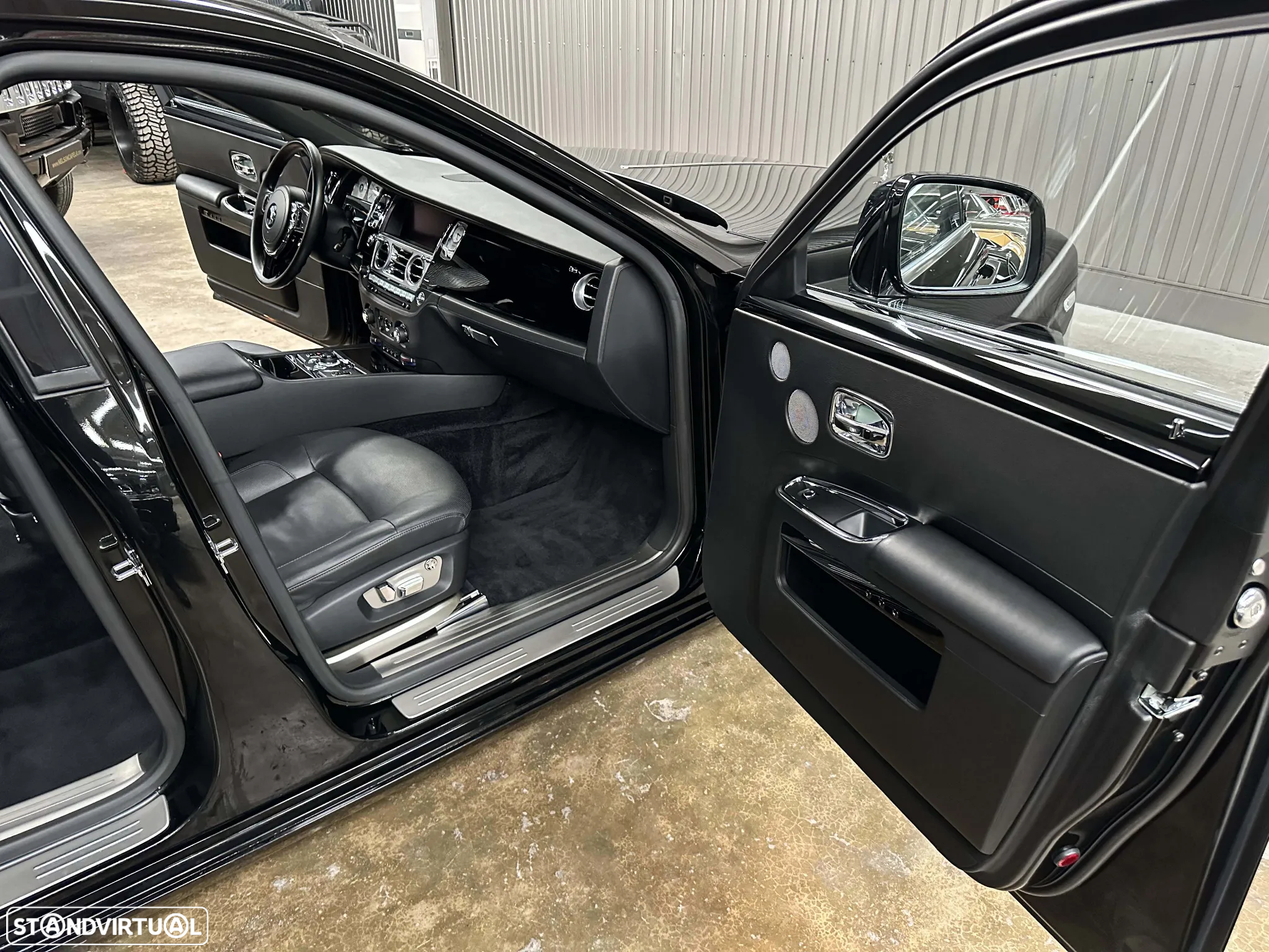 Rolls Royce Ghost - 23