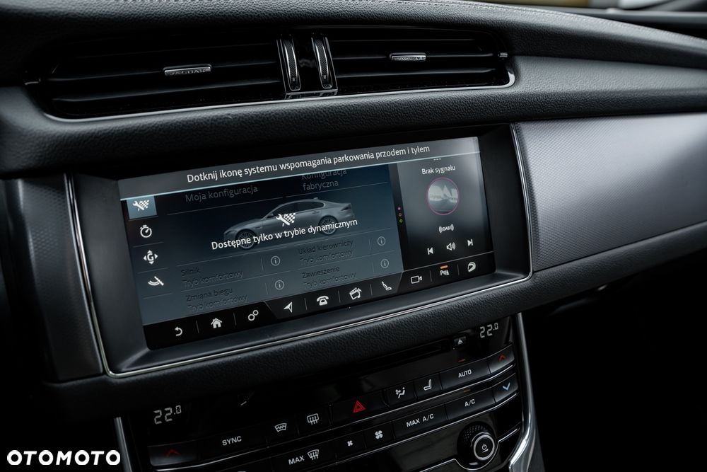 Jaguar XF 35t R-Sport - 37