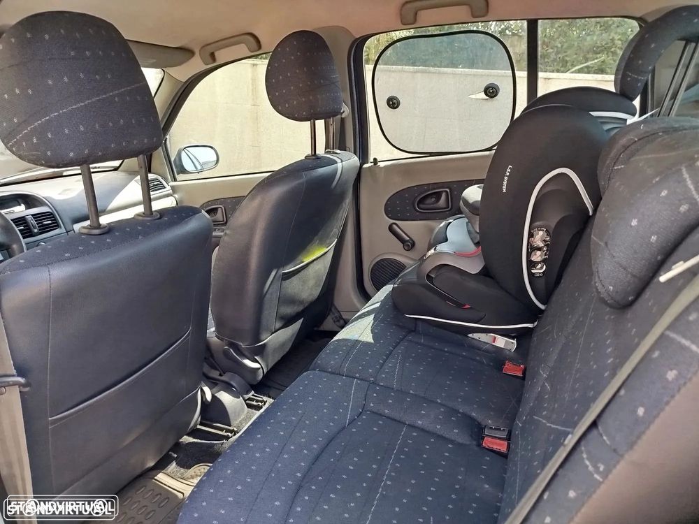 Renault Clio 1.2 16V Expression - 22