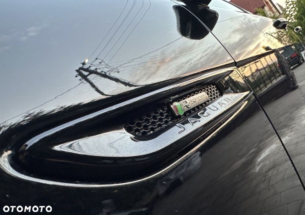 Jaguar XE 2.0 D R-Sport - 35