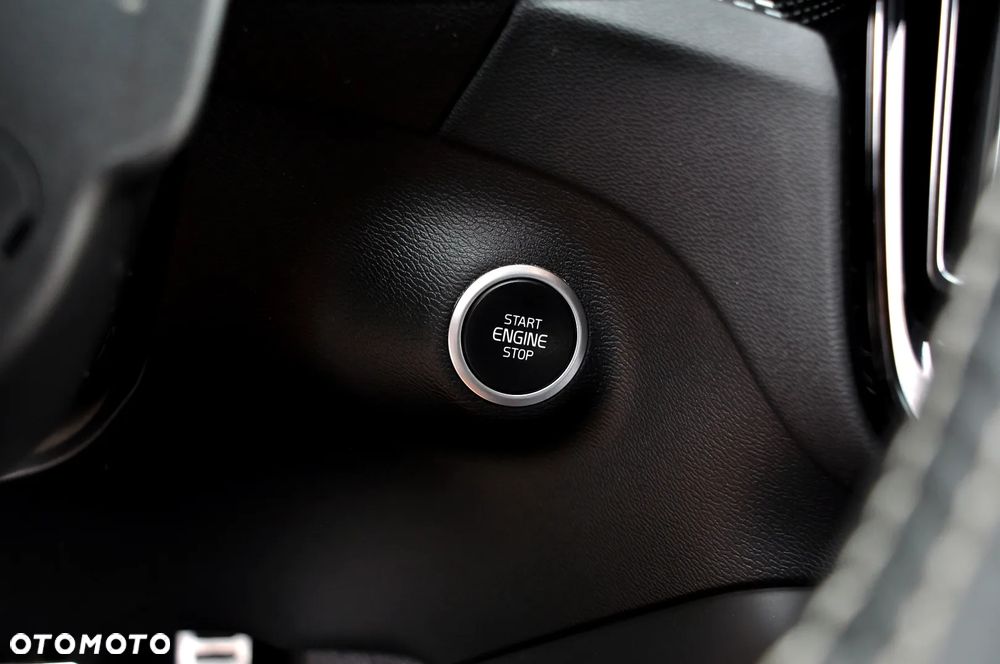 Volvo XC 40 T3 R-Design - 36