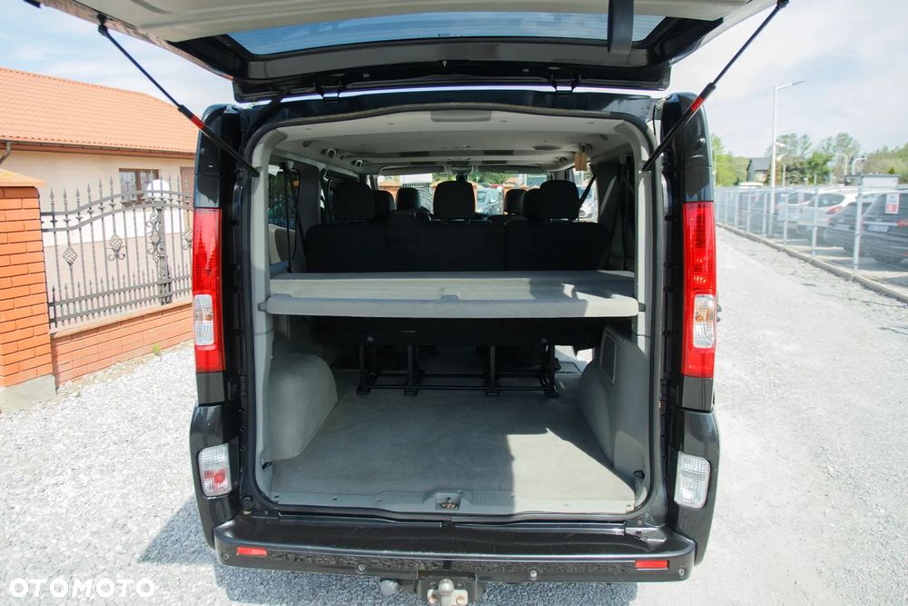 Renault Trafic Grand Passenger Black Edition - 26