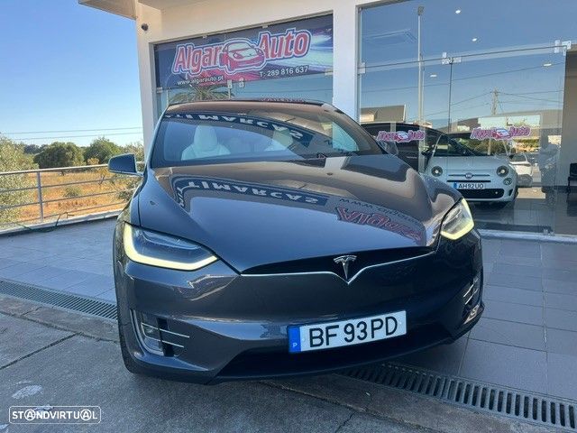 Tesla Model X - 3