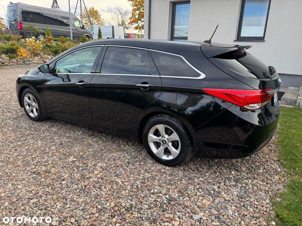 Hyundai i40 Kombi blue 1.6 Family+ - 18