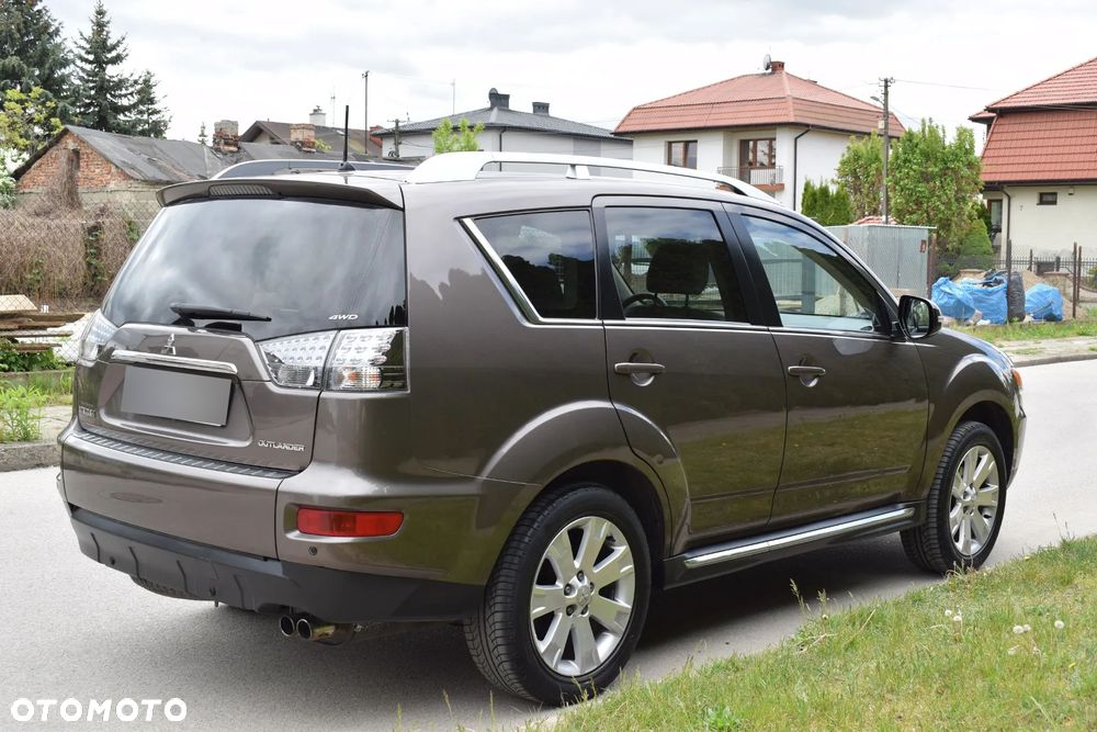 Mitsubishi Outlander 2.0 DID Intense + SE - 10