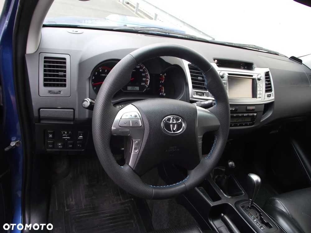 Toyota Hilux 3.0 D-4D Invincible - 17