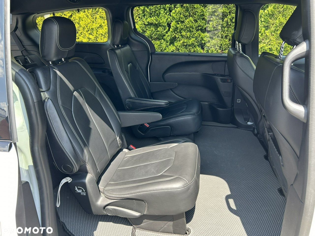 Chrysler Pacifica - 8