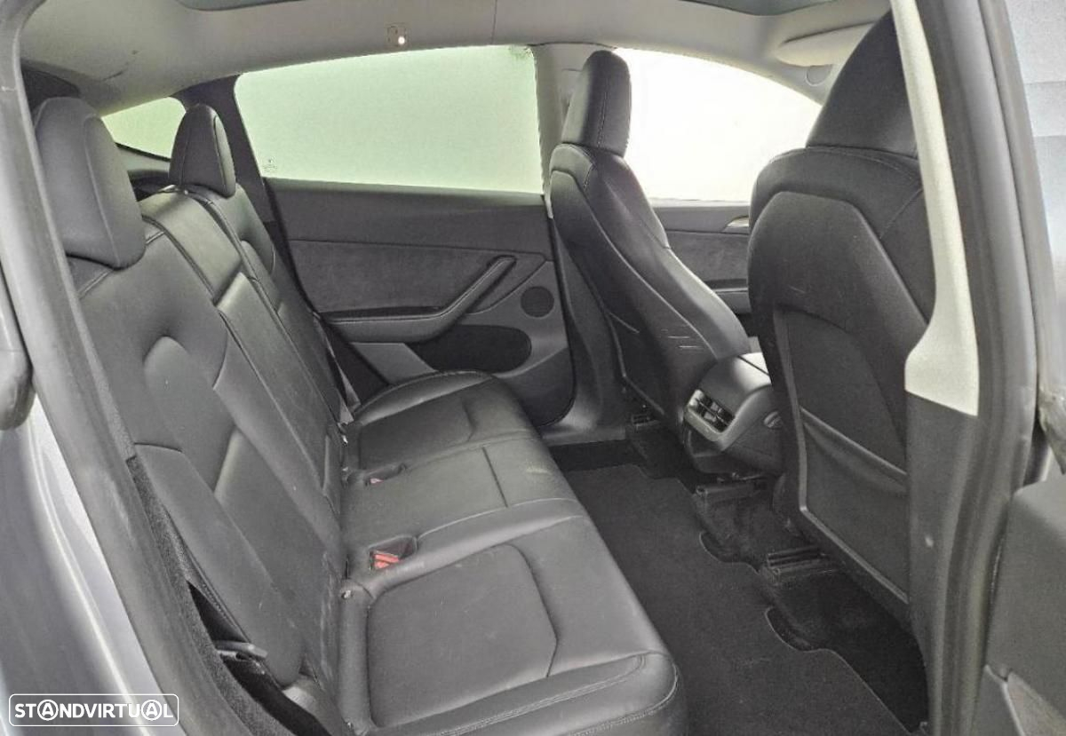 Tesla Model Y Long Range Dual Motor AWD - 3