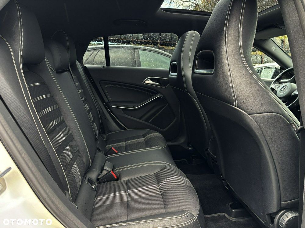 Mercedes-Benz CLA 200 AMG Line - 21