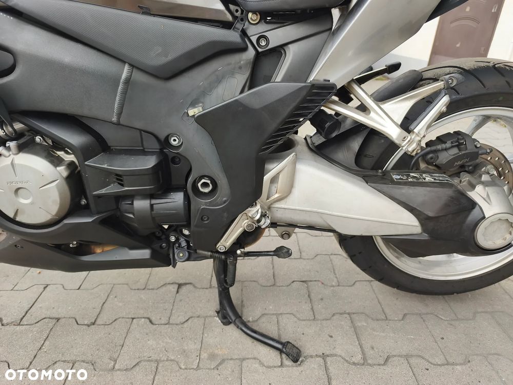 Honda VFR - 12