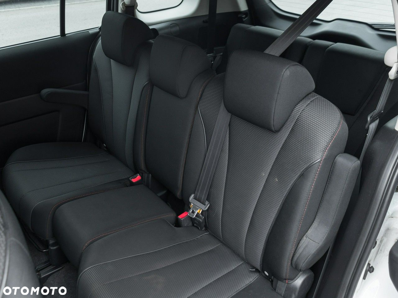 Mazda 5 - 16