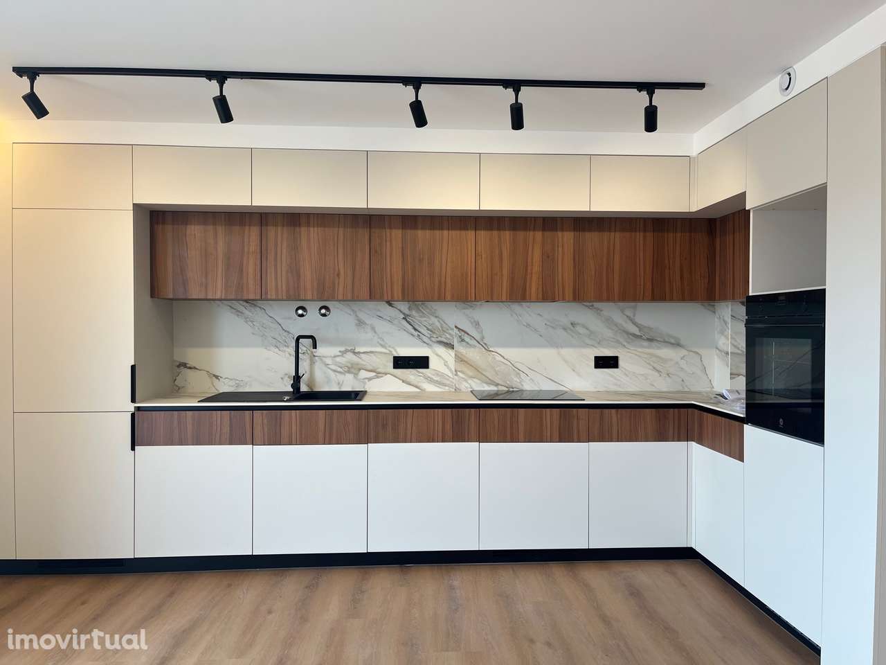 T1 Novo com Varanda e Parqueamento - Centro da Cidade! - Grande imagem: 4/29