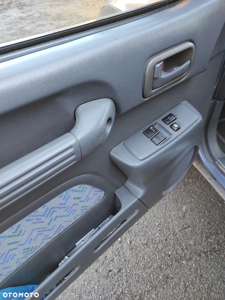 Toyota RAV4 2.0 - 23