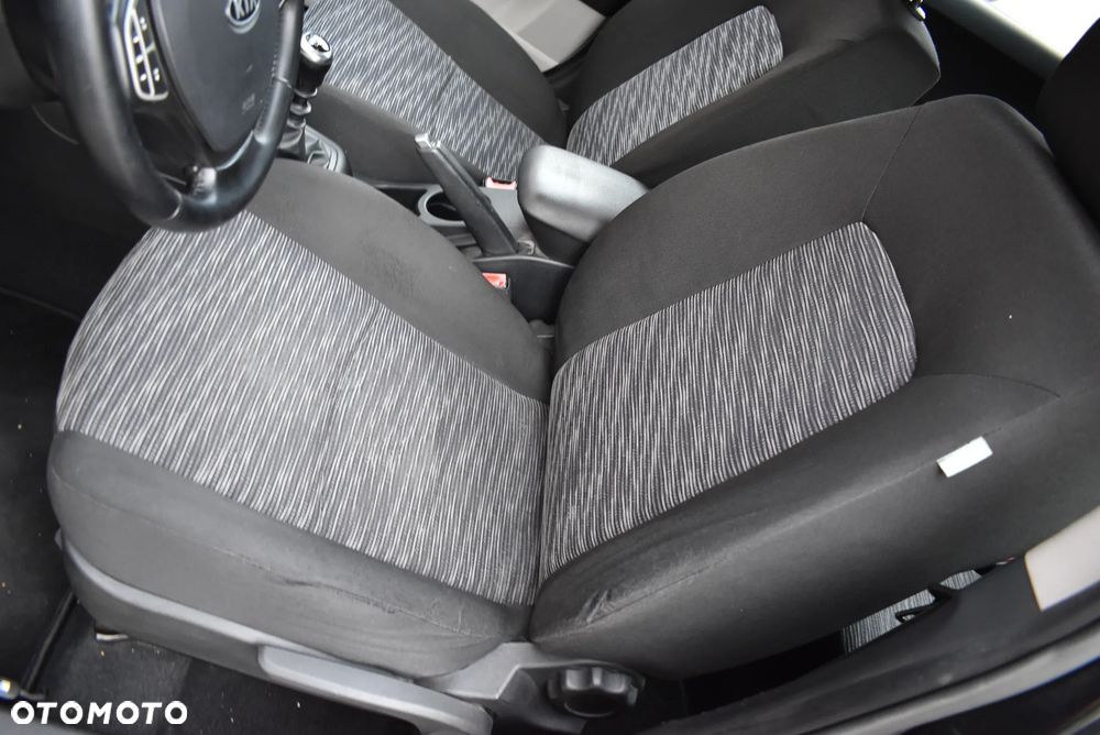 Kia Ceed - 13