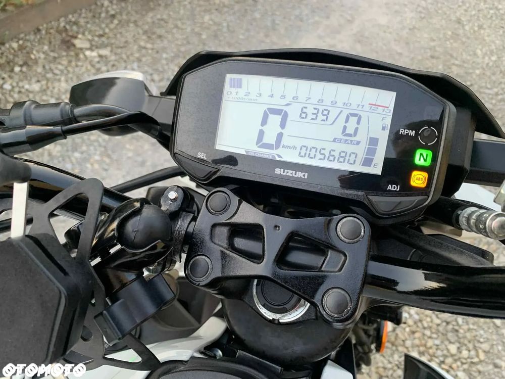 Suzuki GSX - 37