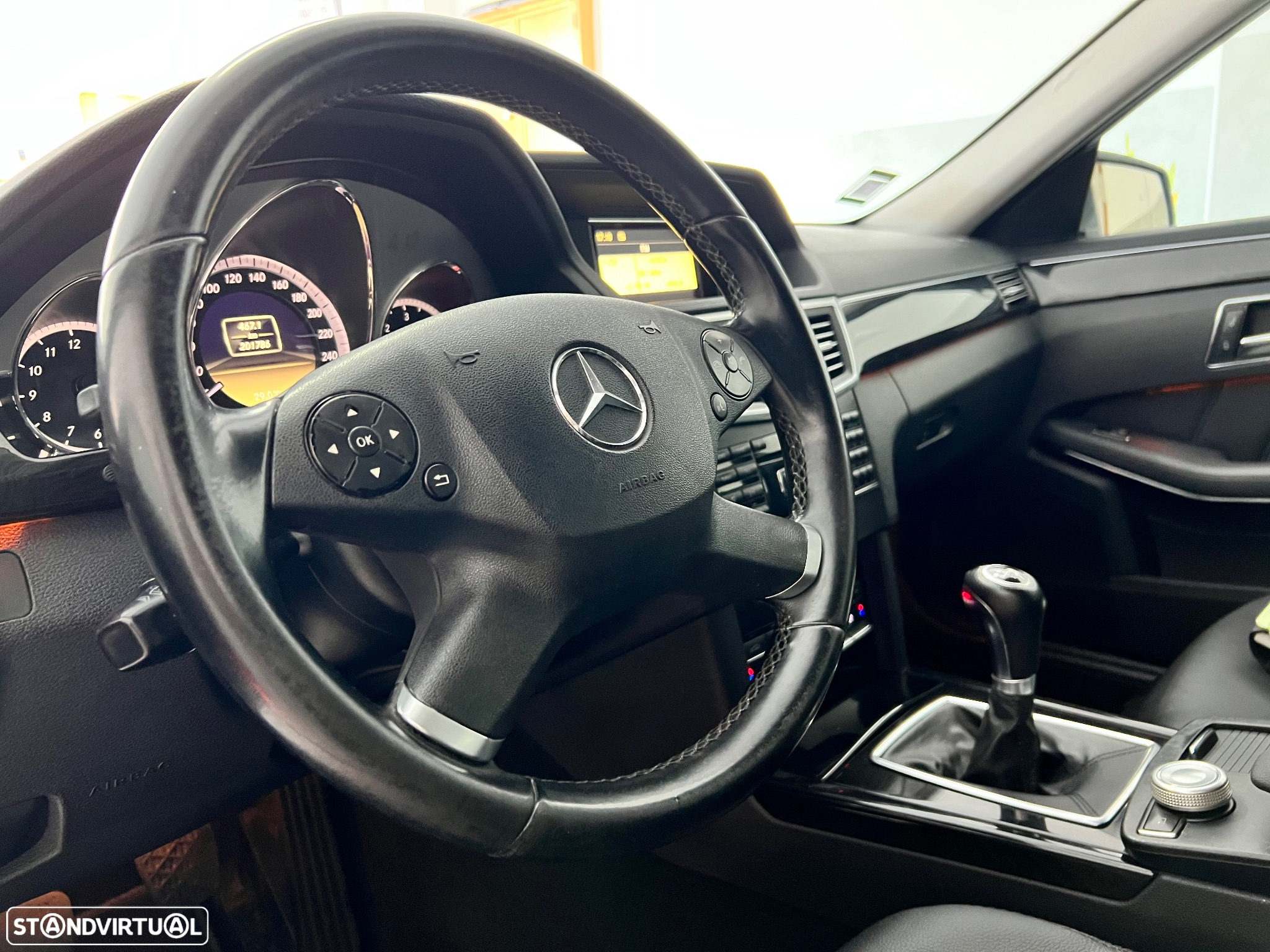 Mercedes-Benz E 250 CDi Avantgarde BlueEfficiency - 25