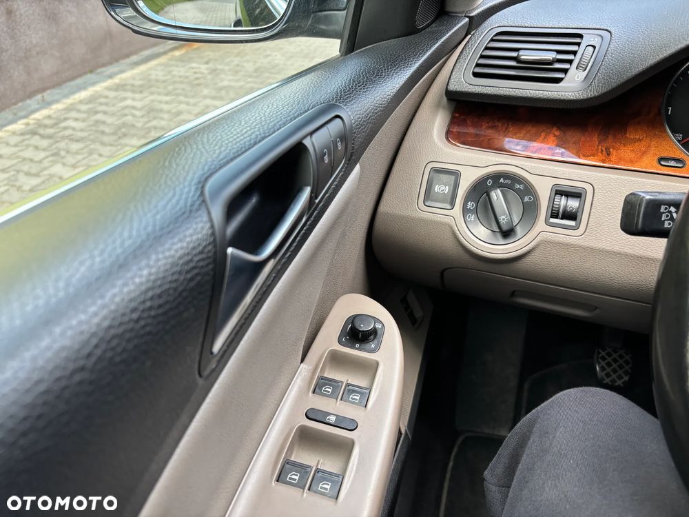 Volkswagen Passat 2.0 TDI DPF Highline - 12