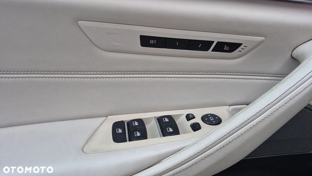 BMW Seria 5 520d Luxury Line - 23