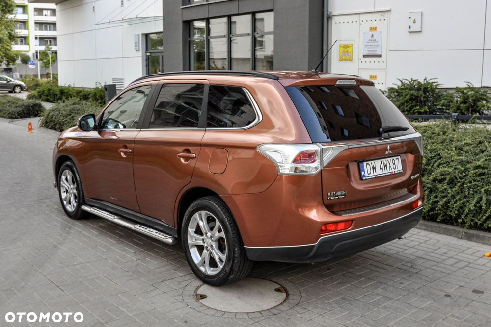Mitsubishi Outlander - 3