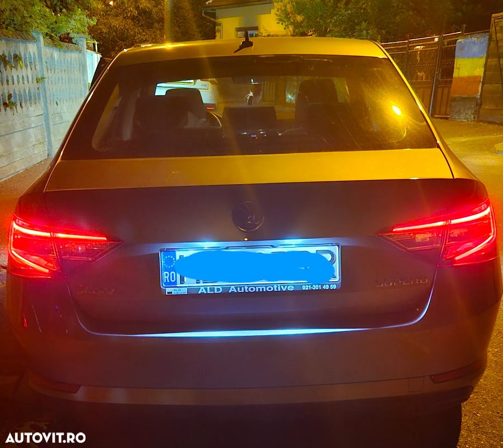 Skoda Superb 2.0 TDI DSG Ambition - 18