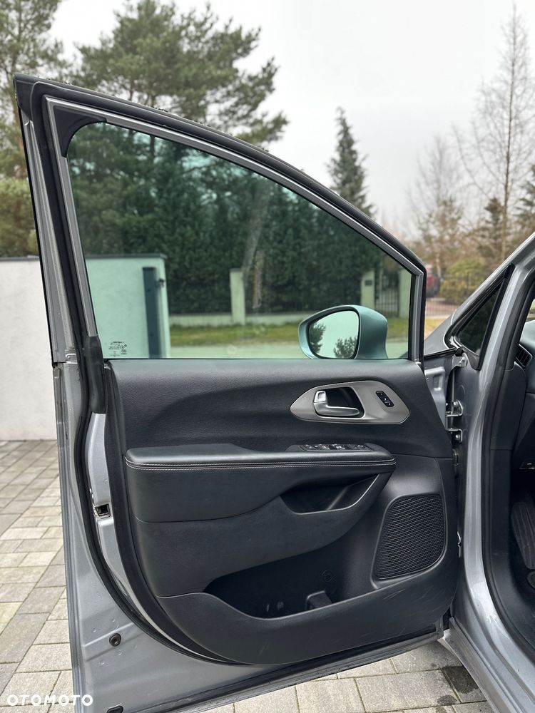 Chrysler Pacifica - 20