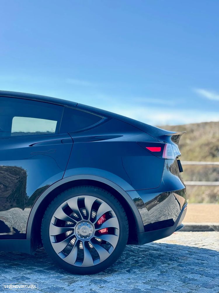 Tesla Model Y Performance Dual Motor AWD - 4