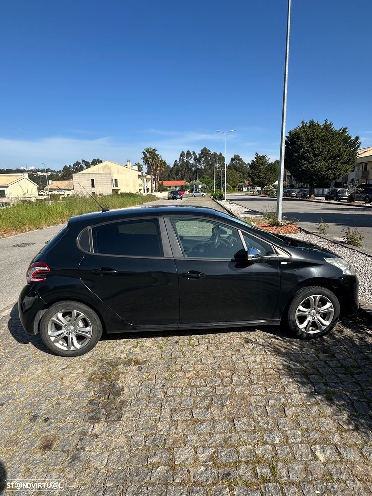 Peugeot 208 1.4 HDi SE Style - 5
