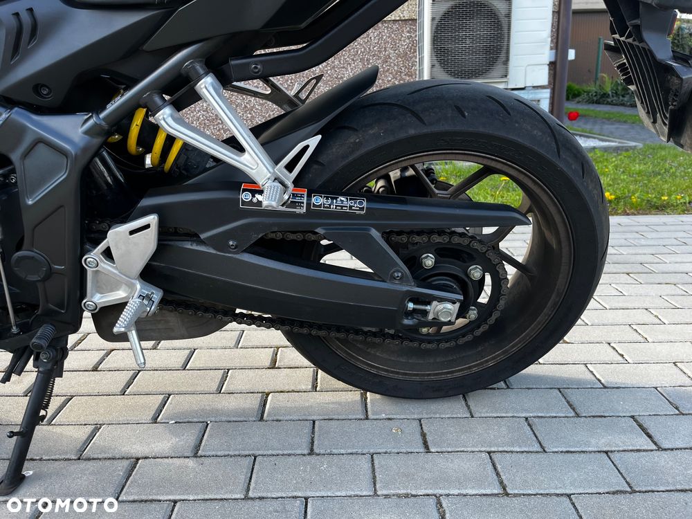 Honda CB - 12