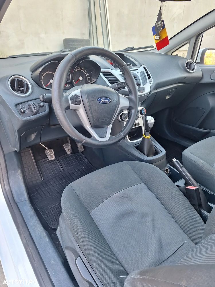 Ford Fiesta 1.4 TDCI Ambiente - 9
