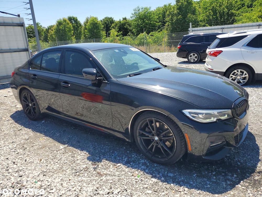 BMW Seria 3 330i M Sport - 4