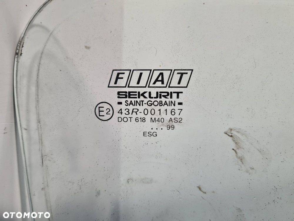 FIAT 126P SZYBA KAROSERYJNA TYŁ LEWA - 2
