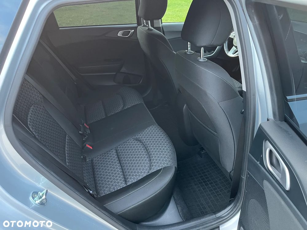 Kia Ceed 1.6 CRDi mHEV M - 11