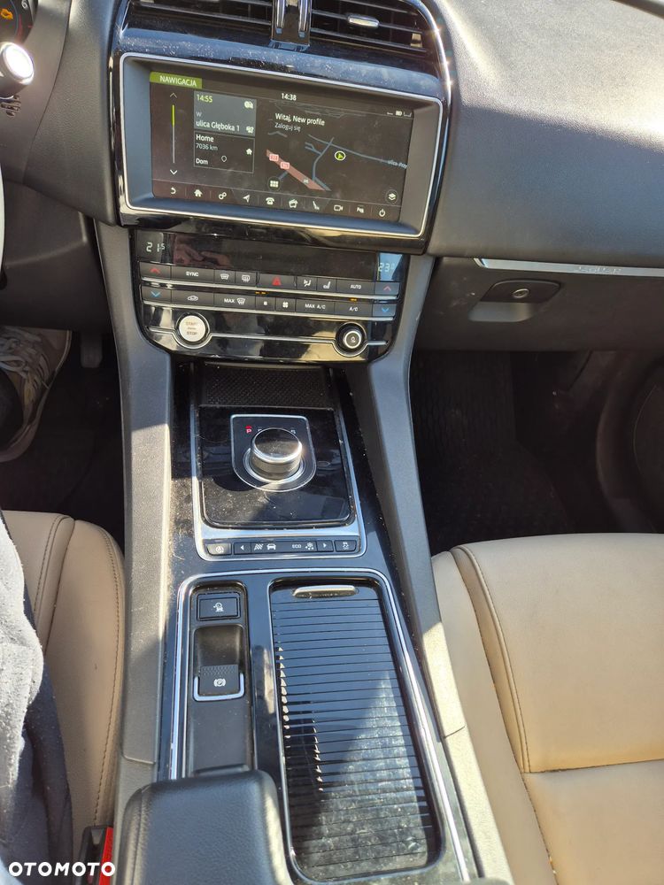 Jaguar F-Pace P250 AWD - 4