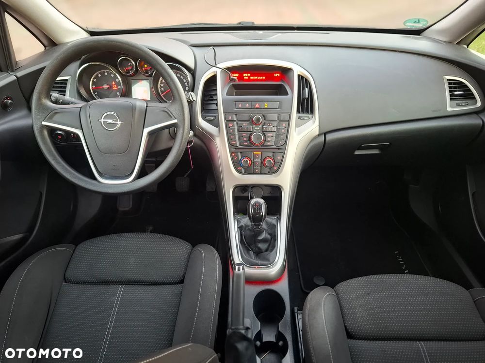 Opel Astra 1.4 Turbo 150 Jahre - 10