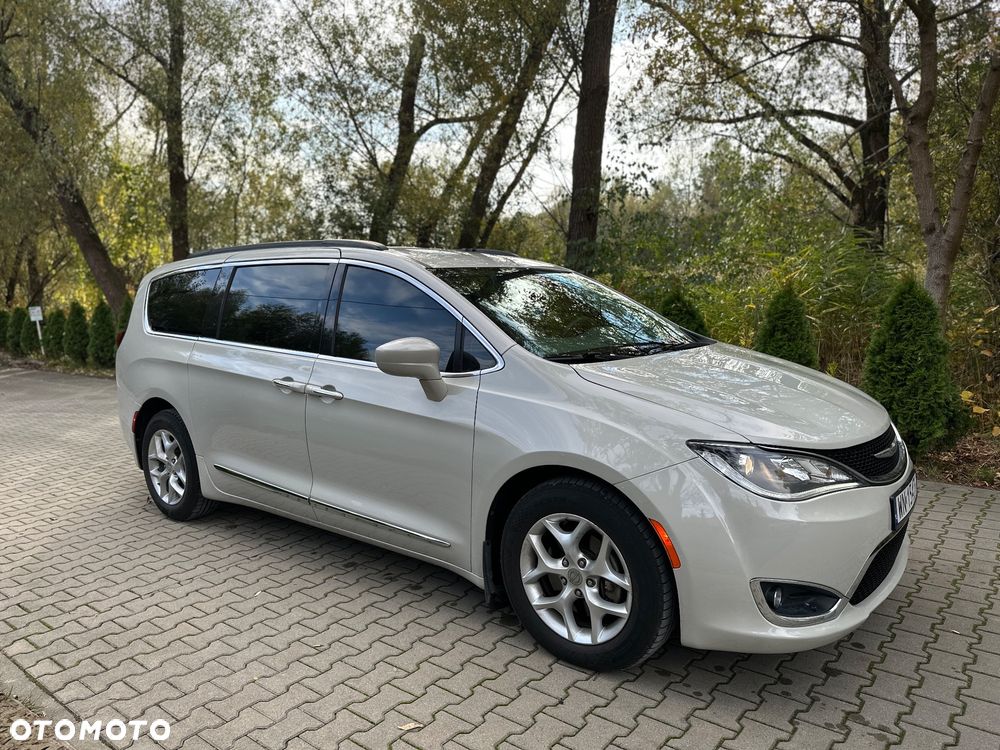 Chrysler Pacifica - 4