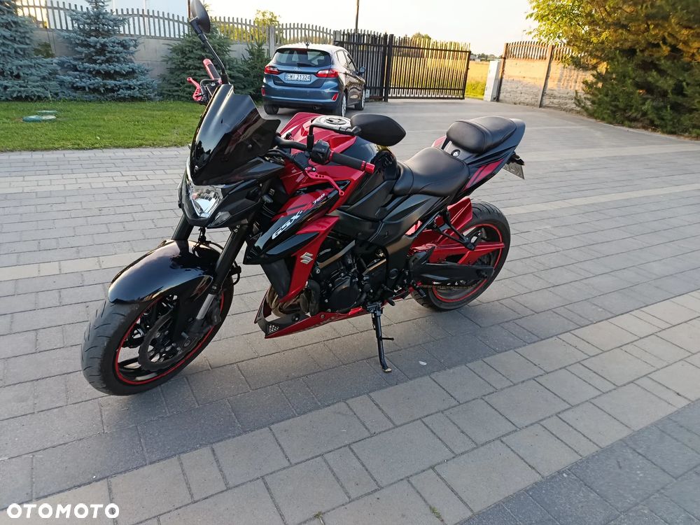 Suzuki GSX - 16
