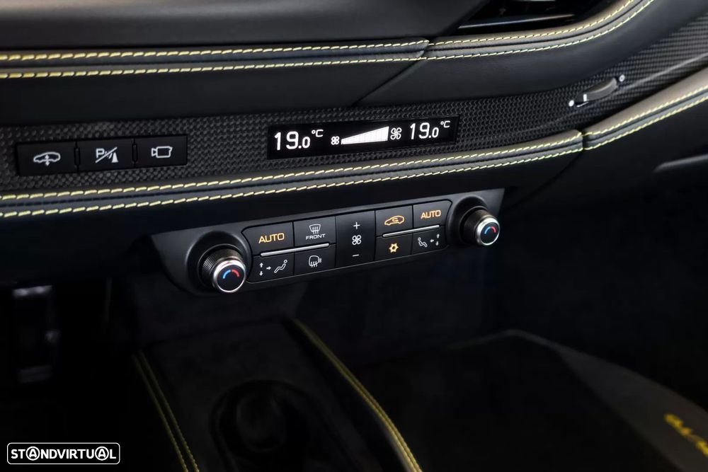 Ferrari F8 Tributo 3.9 Twin-Turbo V8 — fotografia 14