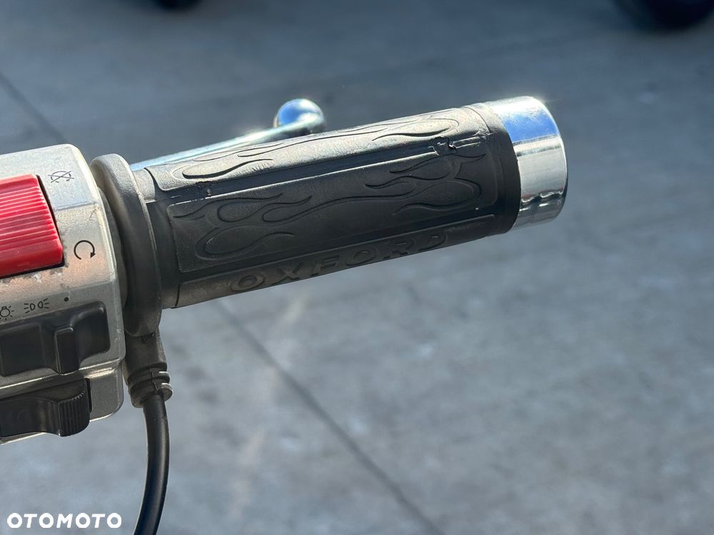 Suzuki Intruder - 12