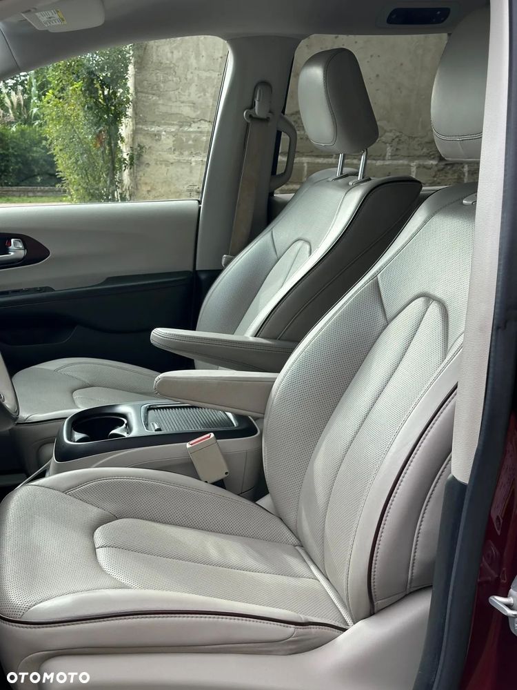 Chrysler Pacifica - 14