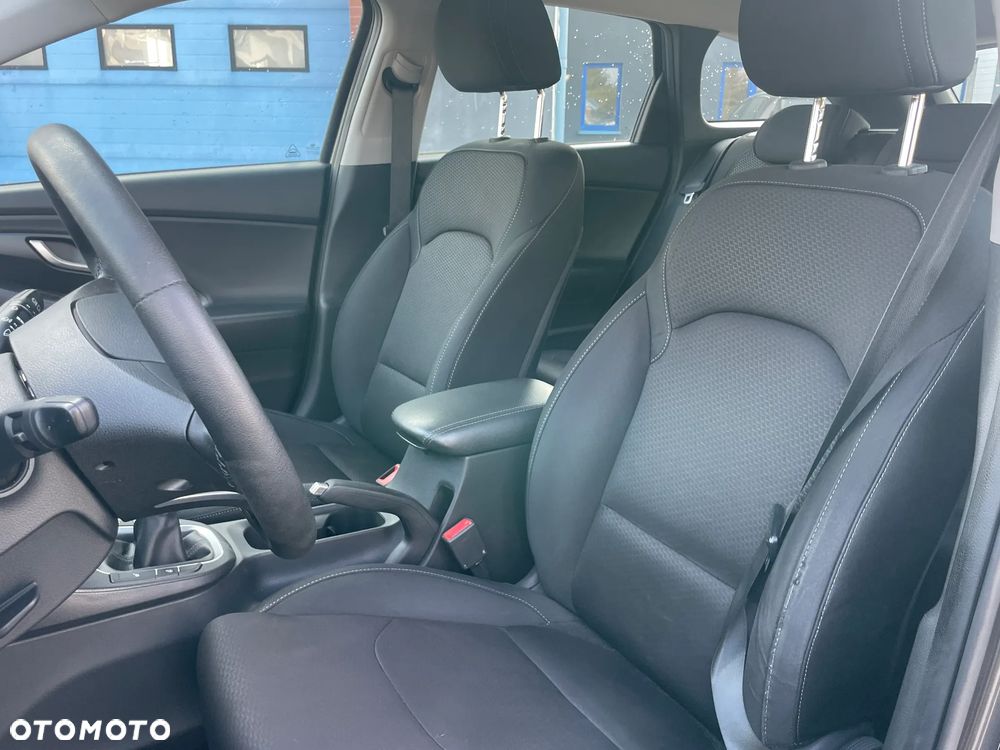 Hyundai i30 blue 1.6 CRDi Passion - 9