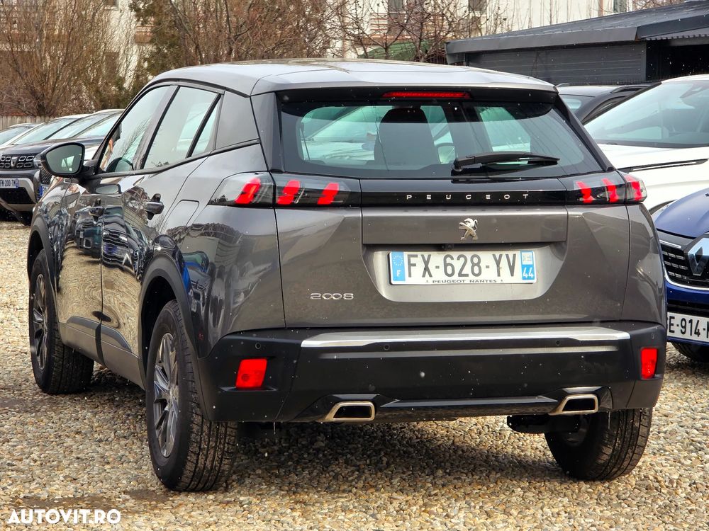 Peugeot 2008 PureTech 130 EAT8 GT - 10