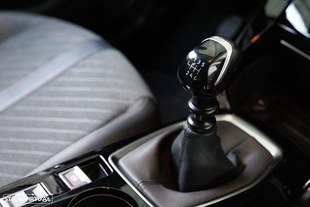 Peugeot 208 1.2 PureTech Allure - 18