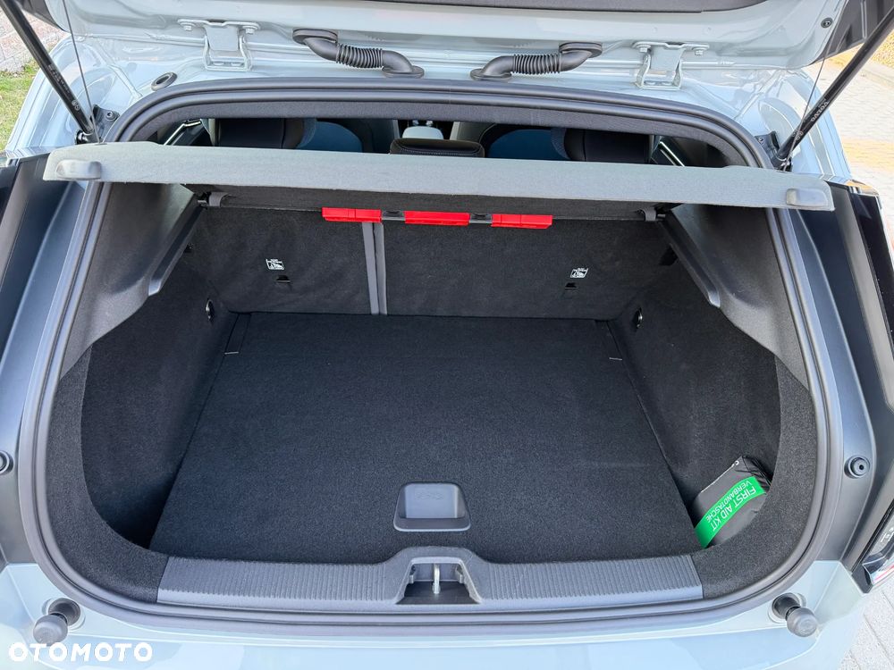 Volvo EX30 Single Motor Extended Range RWD Ultra - 33