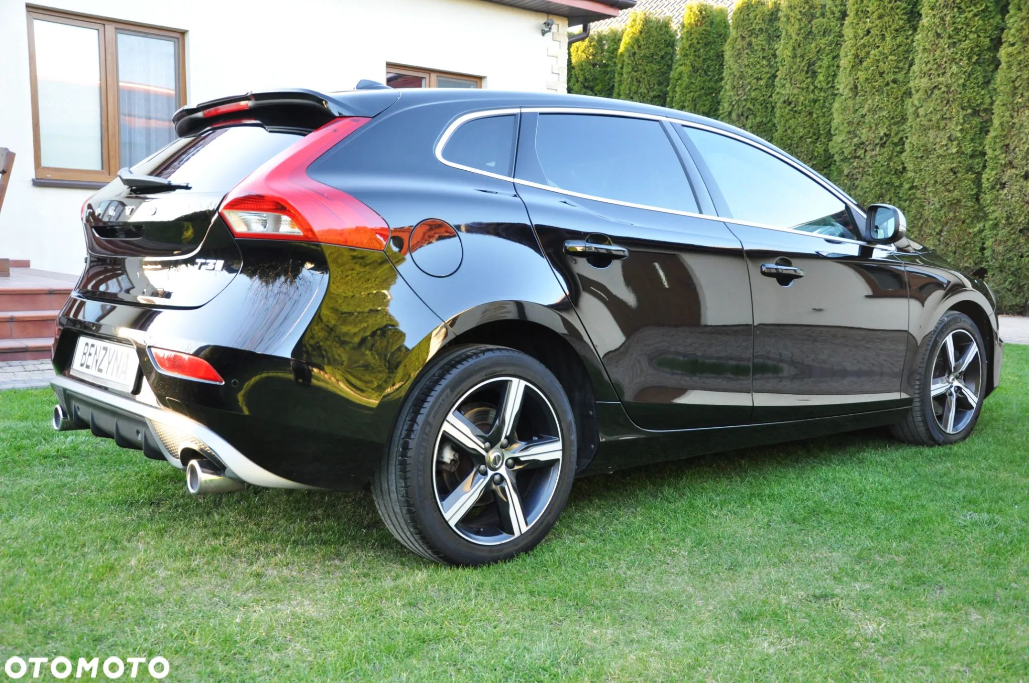 Volvo V40 T3 Drive-E R-Design Momentum - 1